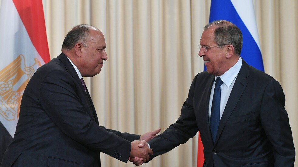 موسكو والقاهرة تؤكدان التزامهما بسيادة ليبيا وحق السوريين في تقرير مصيرهم