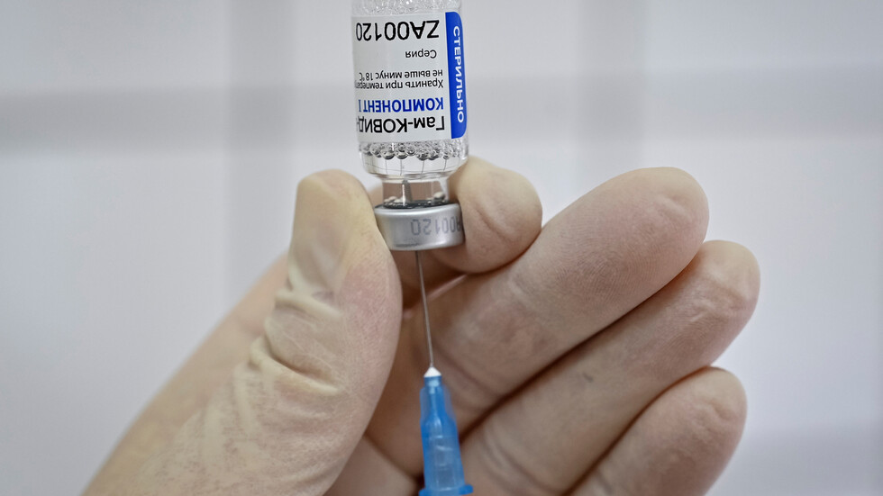 وزير الصحة الروسي: لقاح "سبوتنيك V" آمن بما في ذلك للأشخاص الذين تفوق أعمارهم الـ 60 عاما