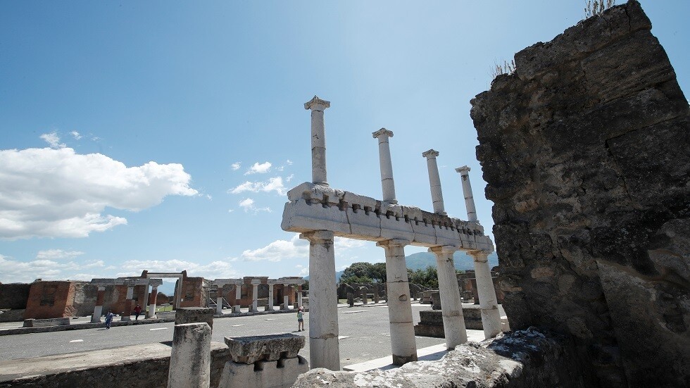 اكتشاف "مطعم" في بومبي الإيطالية يحتوي على أطعمة تعود لنحو 2000 عام (صور)