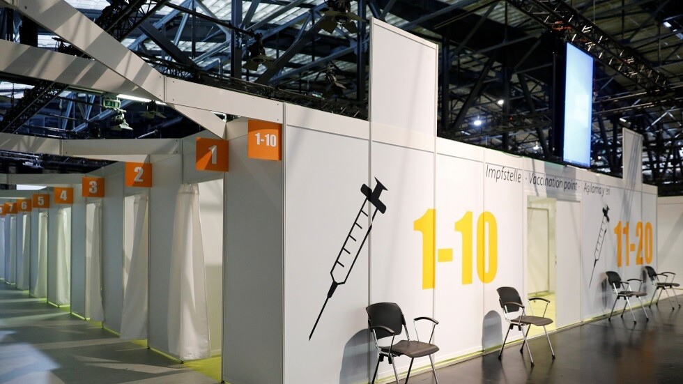 ألمانيا.. تطعيم العشرات ضد كورونا قبل الانطلاق الرسمي لحملة التلقيح