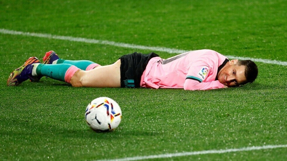 برشلونة يعلن إصابة نجمه ميسي