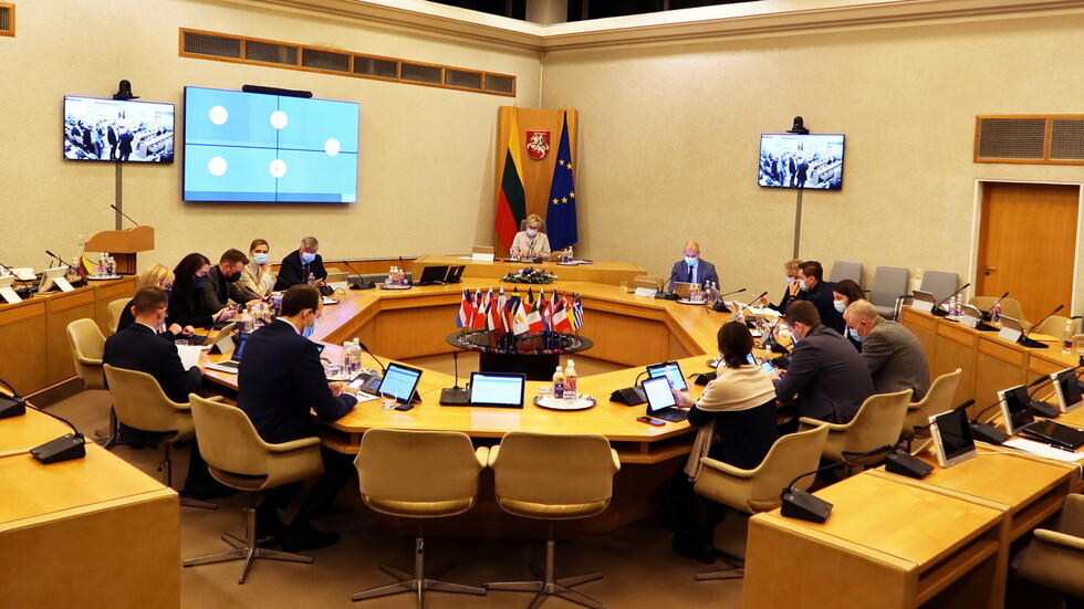 ليتوانيا تطعم نحو 2500 من طواقمها الطبية بلقاح فايزر- بيونتيك في أول يوم لحملة التلقيح