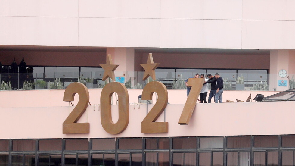 مصر.. الحكومة تغلق آلاف المحال التجارية والمقاهي والمطاعم المخالفة