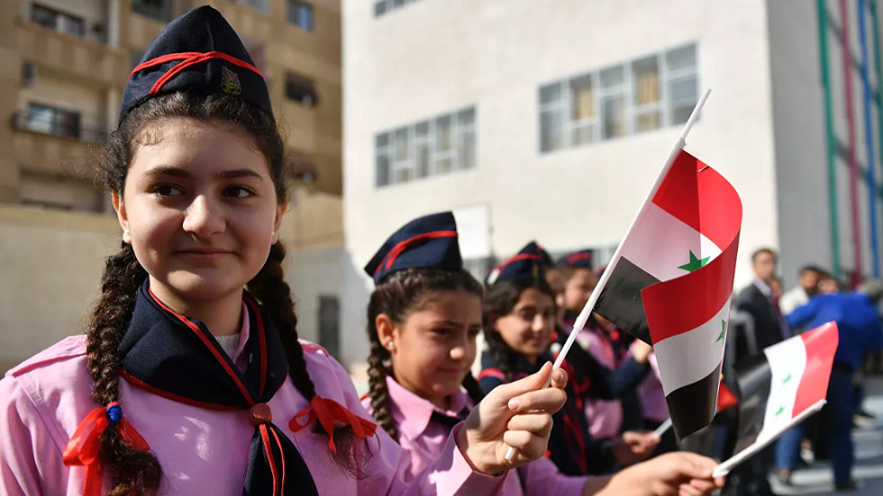 استعادة السنة الجديدة.. أطفال روس يبعثون ببطاقات تهنئة للأطفال السوريين