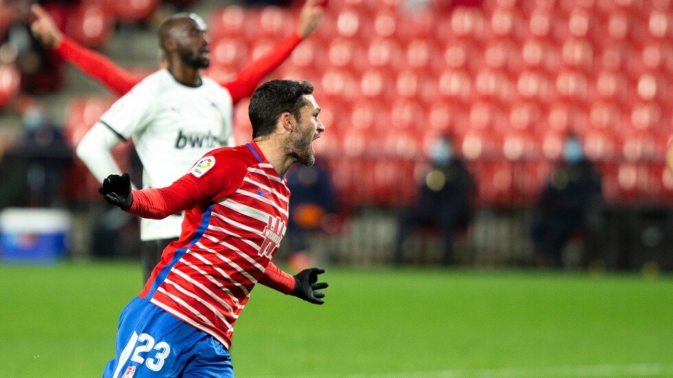 غرناطة يقلب الطاولة على فالنسيا في مباراة شهدت 3 حالات طرد (فيديو)