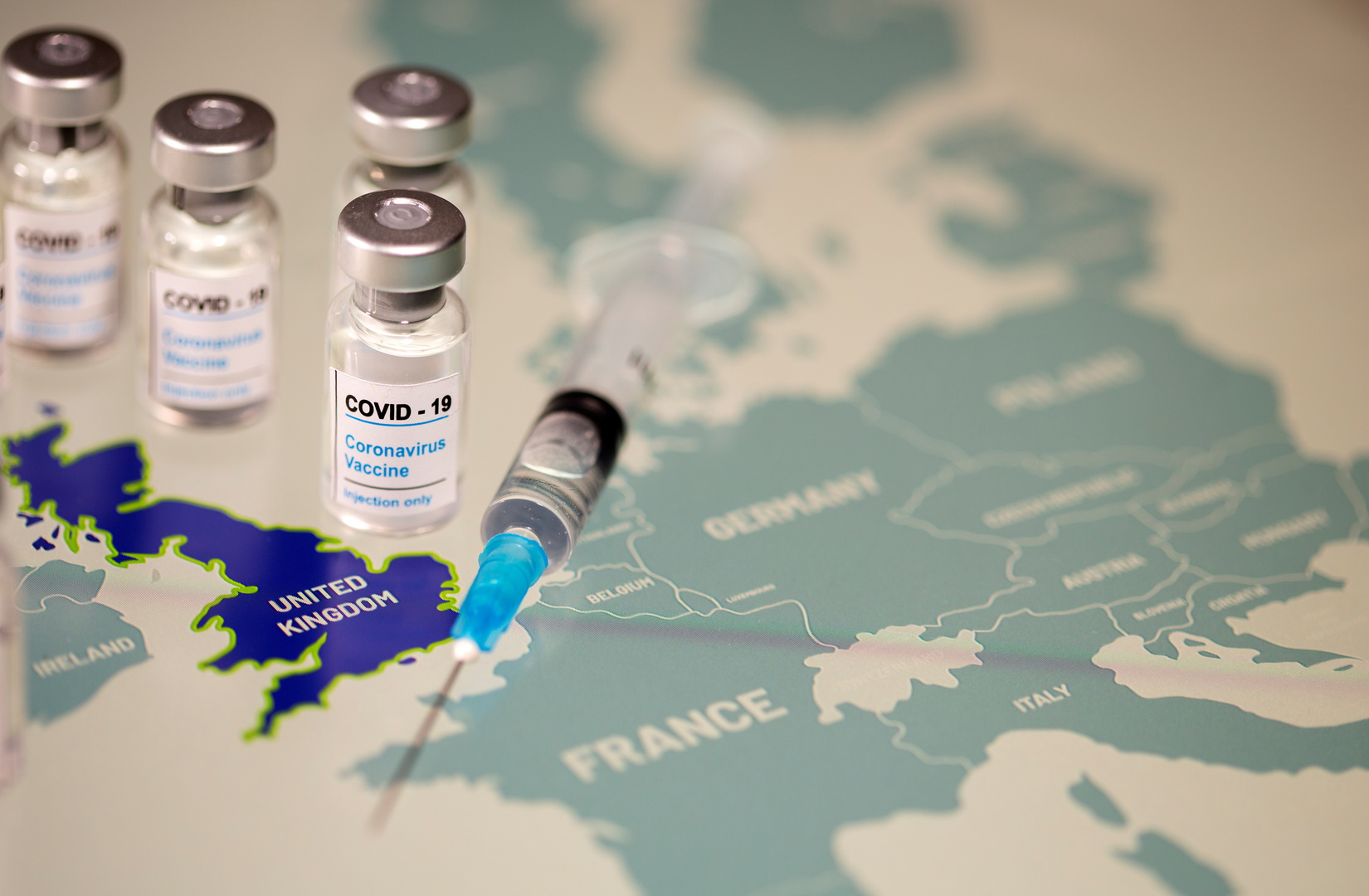 دول تعلن مجانية التطعيم ضد فيروس كورونا
