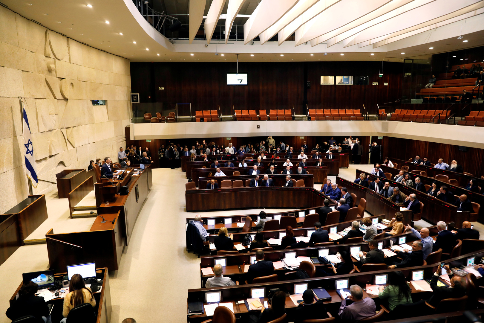 الكنيست الإسرائيلي يصوت بالقراءة التمهيدية على حل نفسه ويدعو لانتخابات مبكرة