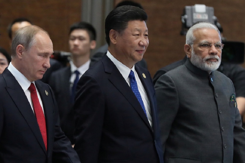 على روسيا تغيير ايدولوجيتها والدخول في تحالف مع الصين والهند