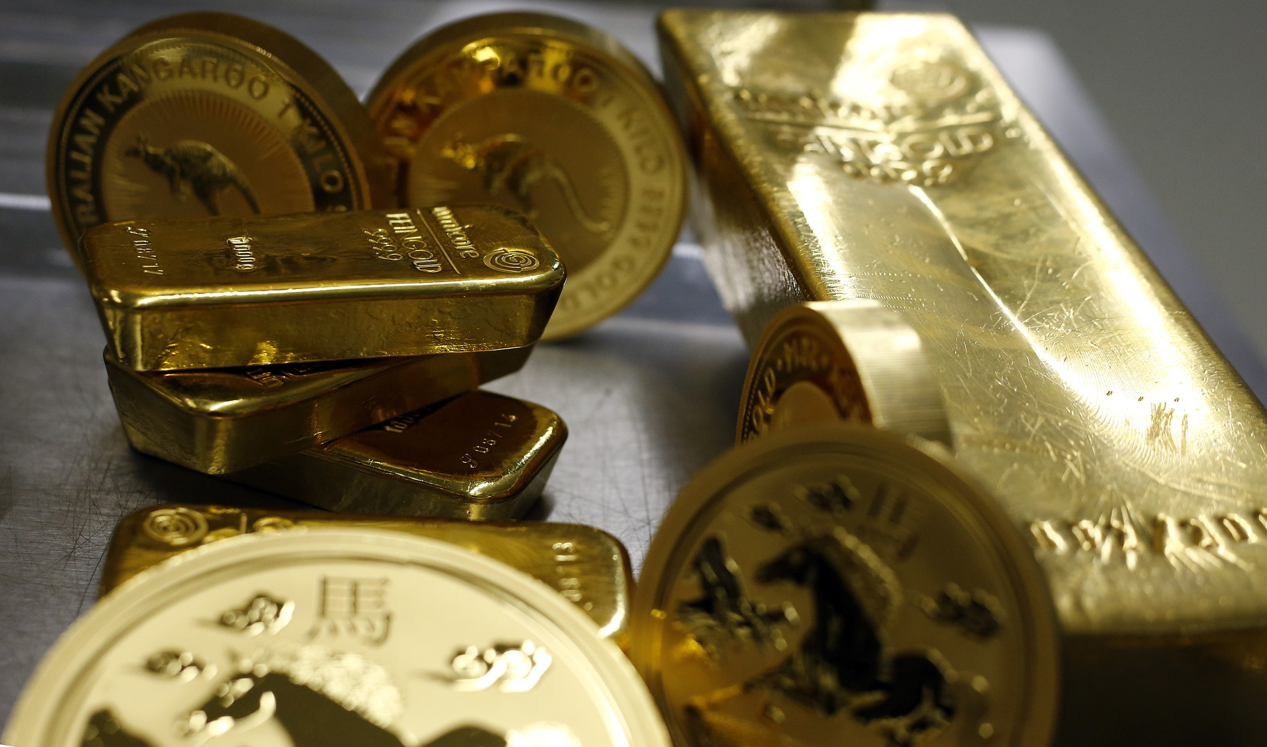 الذهب بصدد تحقيق مكسب أسبوعي مع تضرر الدولار