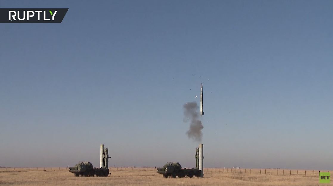 بالفيديو.. إطلاقات قتالية لصواريخ من منظومات اس-400