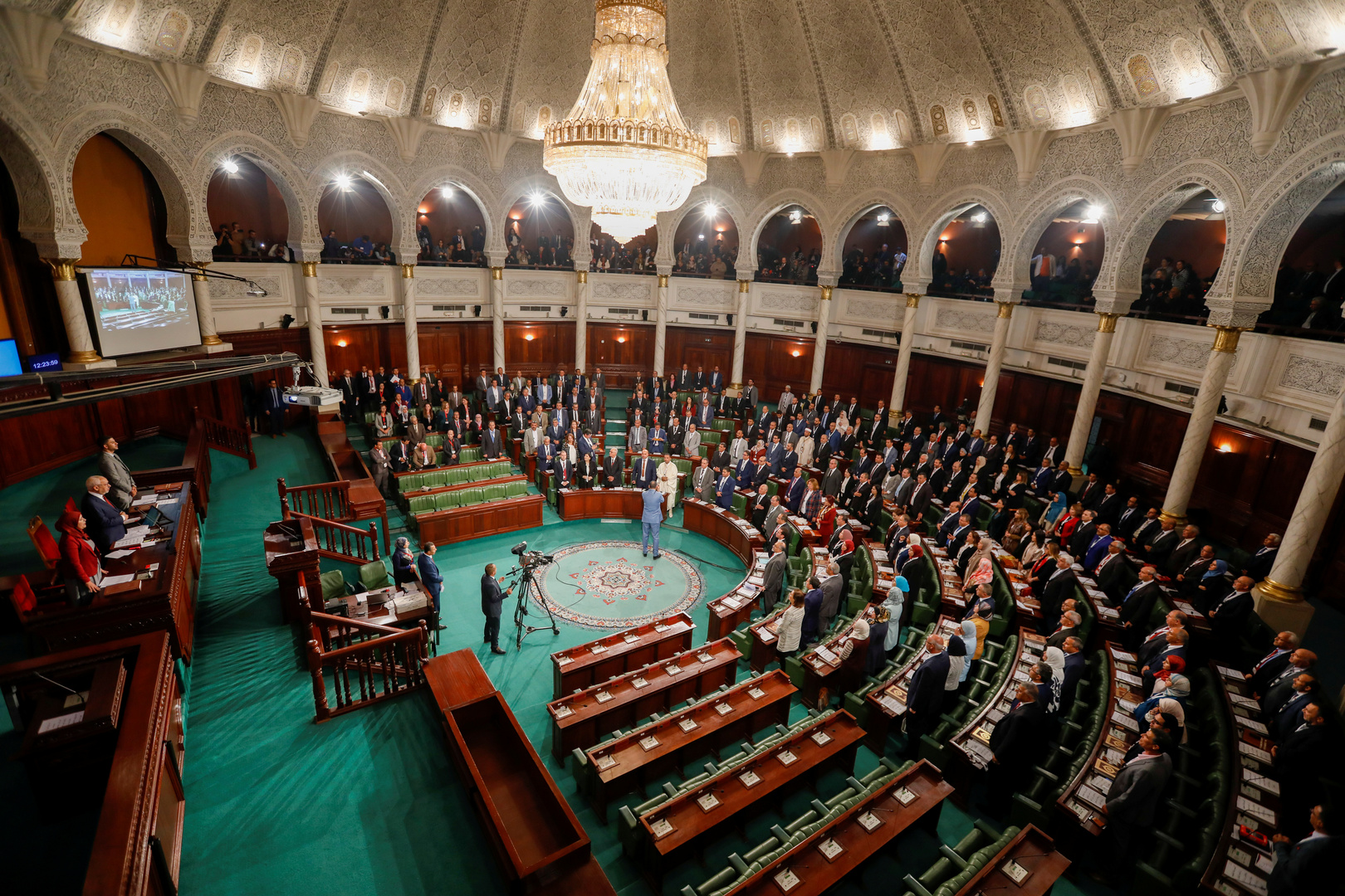 مشادات وشجار داخل البرلمان التونسي