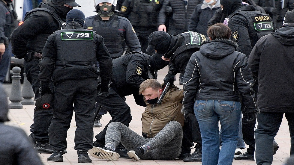 دولة أجنبية تتخذ أول إجراء قانوني بحق تصرفات الأمن البيلاروسي