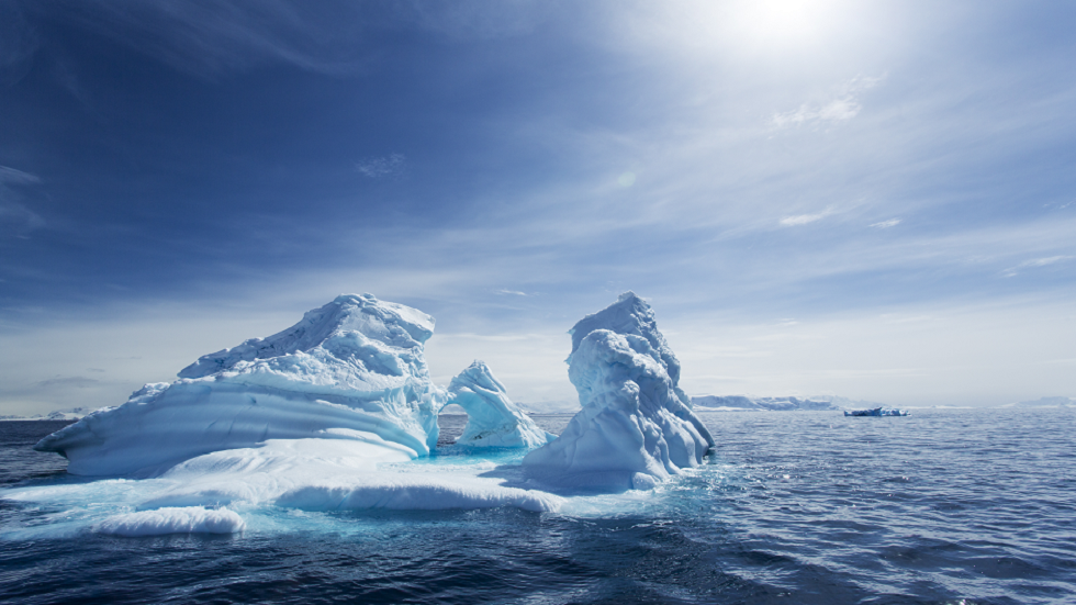 علماء أنتاركتيكا يحفرون 650 مترا تحت الجليد لكشف سر عمره 125 ألف عام!