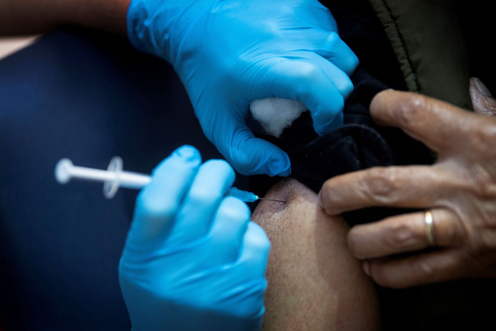 إسرائيل تبدأ المرحلة الثانية من التجارب البشرية للقاح كورونا