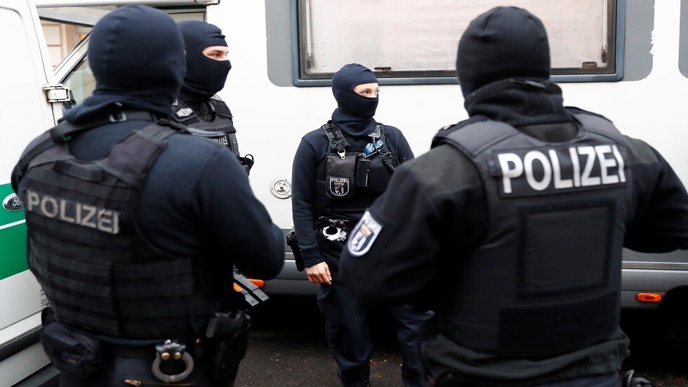 الشرطة الألمانية تضرب بقوة وتعتقل 15 رجلا بتهمة جلب كميات كبيرة من الكوكايين إلى ألمانيا وأوروبا