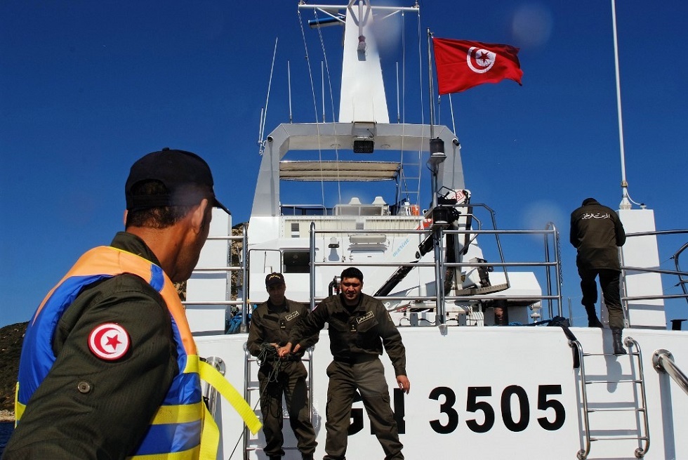 تونس تحتجز مركب صيد مصري بعد عملية مطاردة