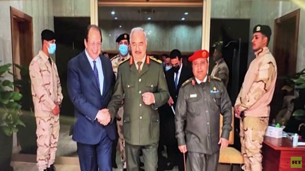 رئيس المخابرات المصرية يلتقي حفتر في بنغازي