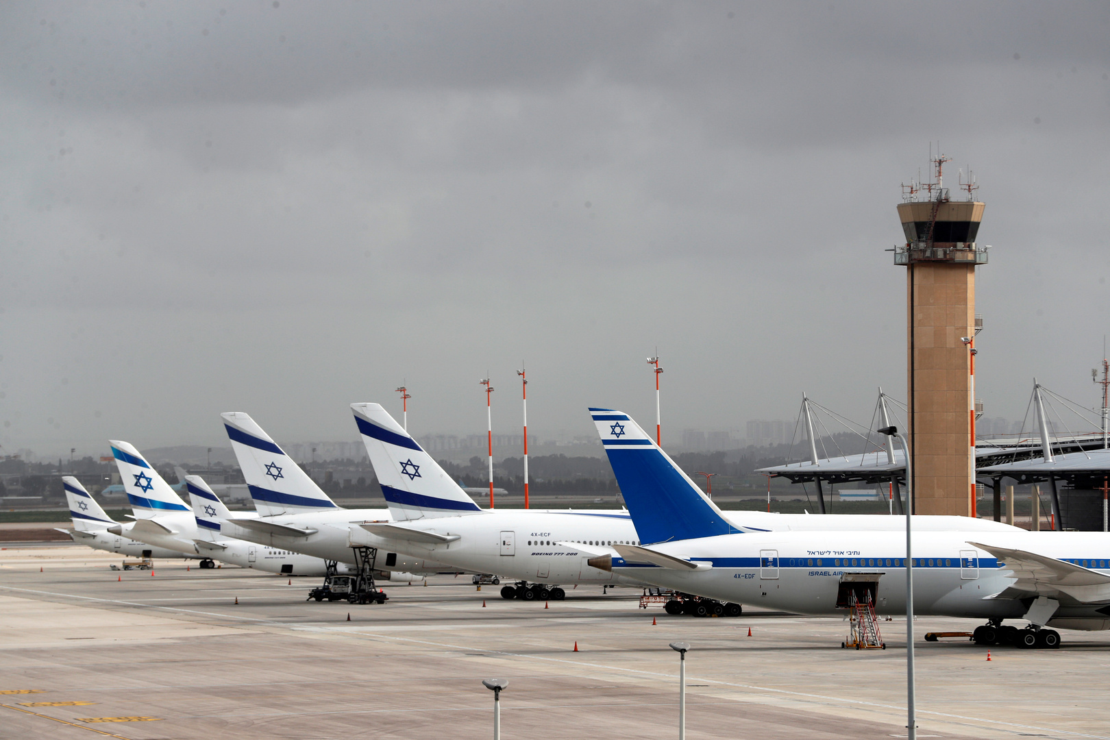 الصحة الإسرائيلية تبحث عن مصابين بكورونا كانوا على متن رحلات من وإلى دبي وباريس