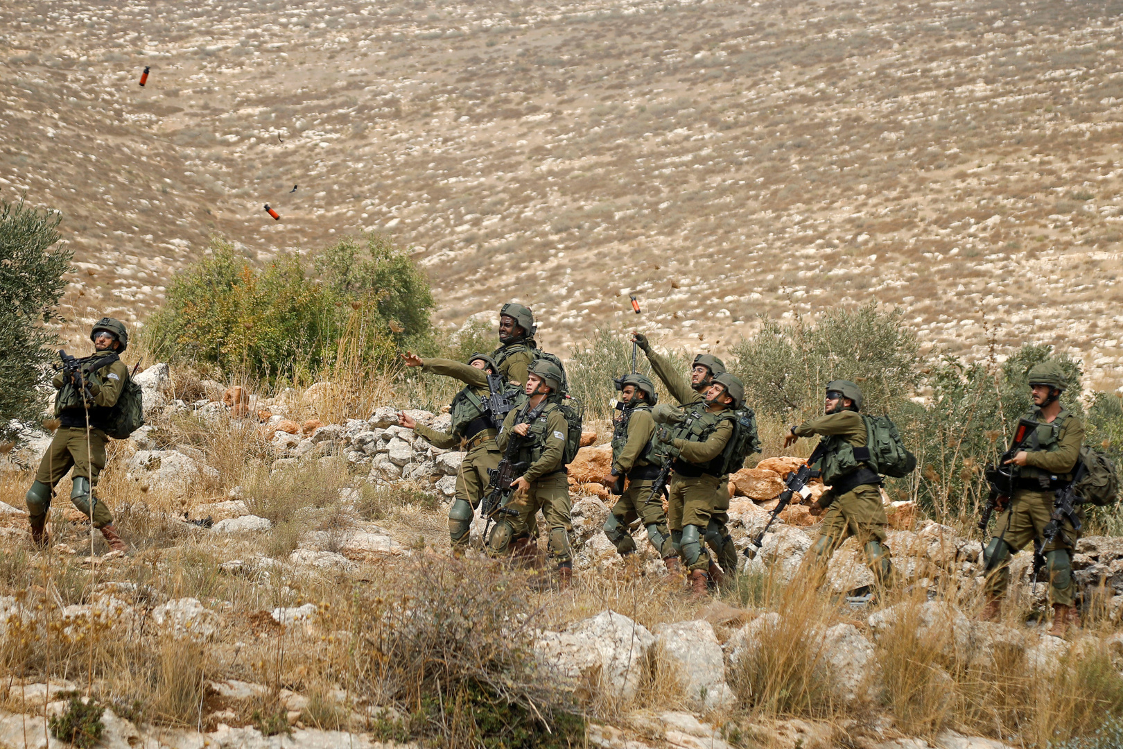 وسائل إعلام إسرائيلية: اعتقال 3 فلسطينيين بزعم التسلل لقاعدة عسكرية وسرقة ذخيرة