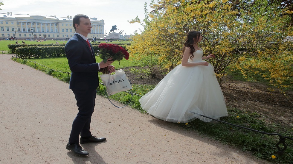 روسيا تشهد عام 2020 انخفاض حالات الزواج والطلاق