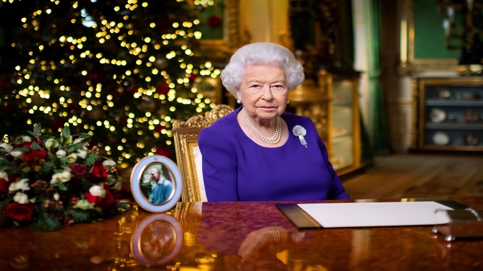 الملكة إليزابيث توجه رسالة بعيد الميلاد: ما يريده الكثيرون كهدية هو مجرد العناق
