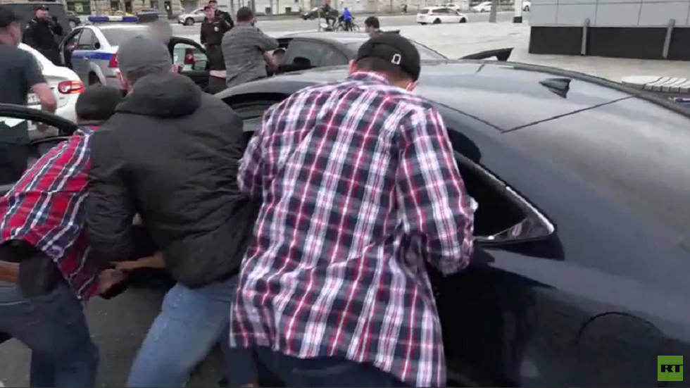 بالفيديو.. الأمن الفيدرالي الروسي يلقي القبض على أعضاء شبكة دولية لتهريب المخدرات