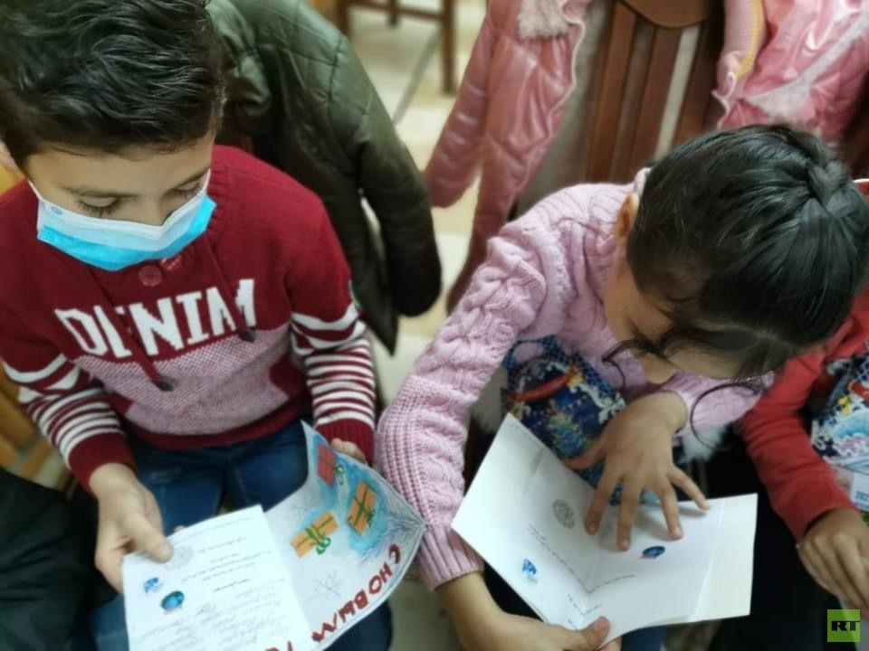 استعادة السنة الجديدة.. أطفال روس يبعثون ببطاقات تهنئة للأطفال السوريين