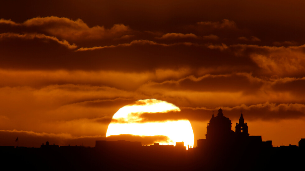 الجمعية الفلكية بجدة: الأرض تصل إلى نقطة الحضيض