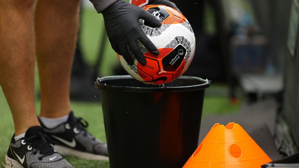 تأجيل مباراة فولهام وبيرنلي بسبب كورونا