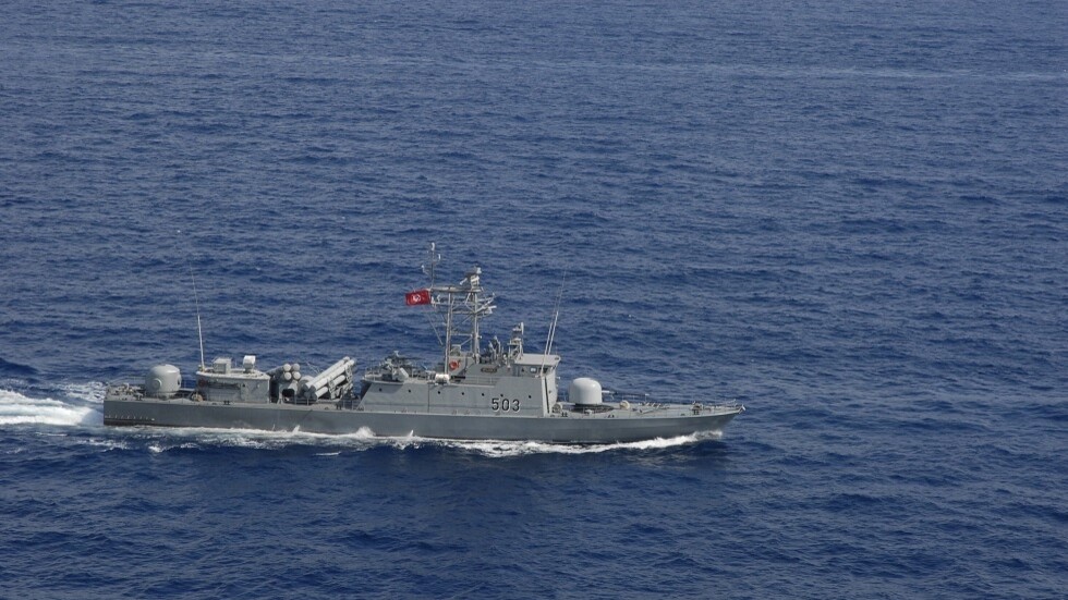 في رابع حادث بأقل من 3 أسابيع.. تونس تحتجز مركبا مصريا على متنه 15 صيادا