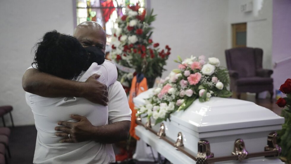 تقرير: دور الجنائز في كاليفورنيا تكتظ بجثث ضحايا كورونا