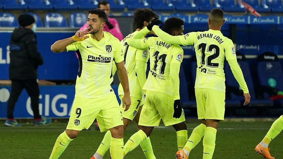 سواريز يقود أتلتيكو مدريد لاستعادة الصدارة بهدف في الوقت القاتل (فيديو)