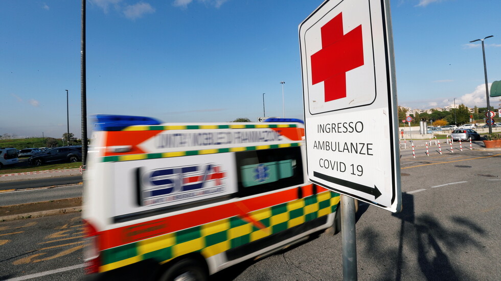 إيطاليا تتخطى عتبة الـ75 ألف وفاة بكورونا