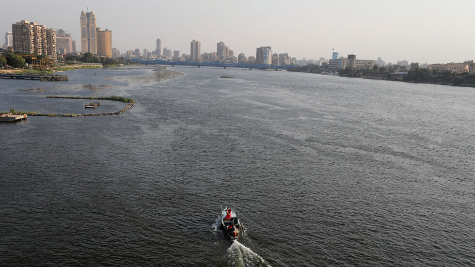 مصر.. صورة "ممرضة الحسينية" تجتاح مواقع التواصل