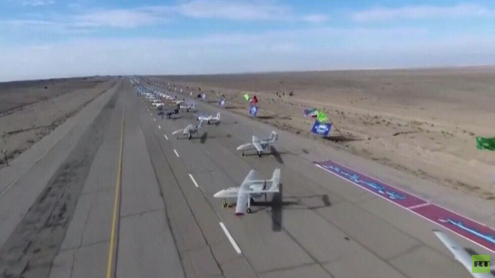 إيران... مناورات بالطائرات المسيرة