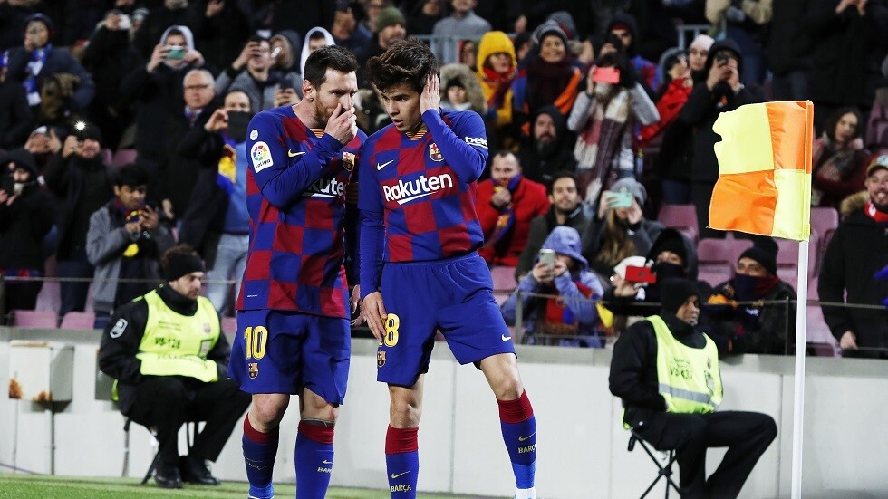 برشلونة يجدد عقد 