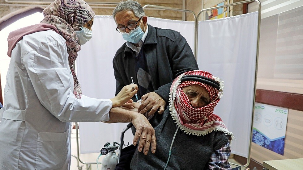 "العفو الدولية" تدعو إسرائيل إلى توفير لقاح كورونا للفلسطينيين