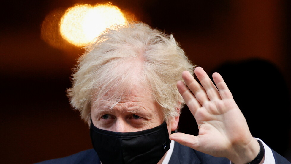 جونسون يطمئن: لا داعي للاعتقاد بأن سلالات كورونا الجديدة مقاومة للقاح