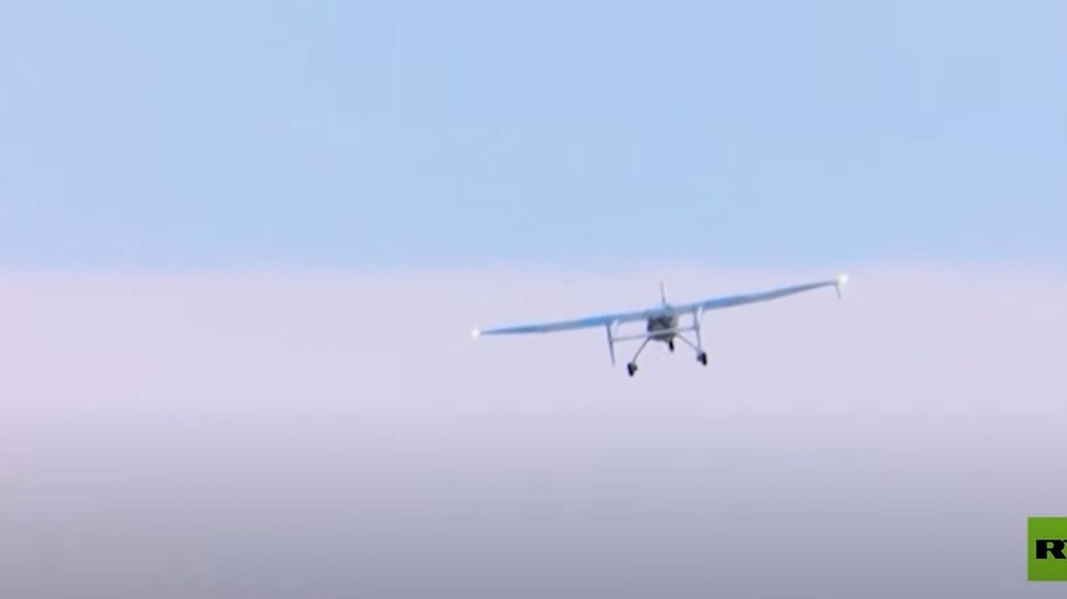 طائرات إيرانية مسيرة تصيب أهدافا في مناورات ضخمة