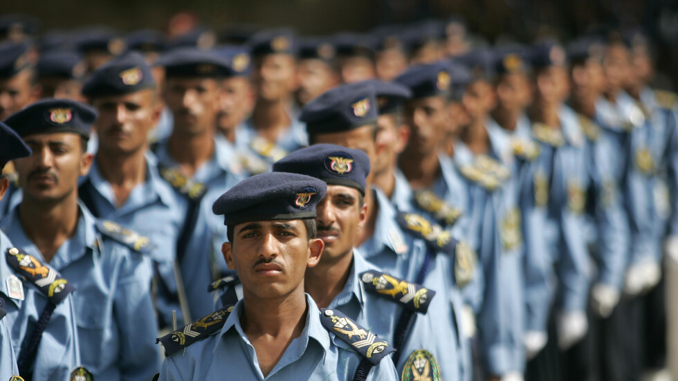 اليمن.. إصابة مدير شرطة الدرين في عدن بانفجار عبوة ناسفة استهدفت سيارته
