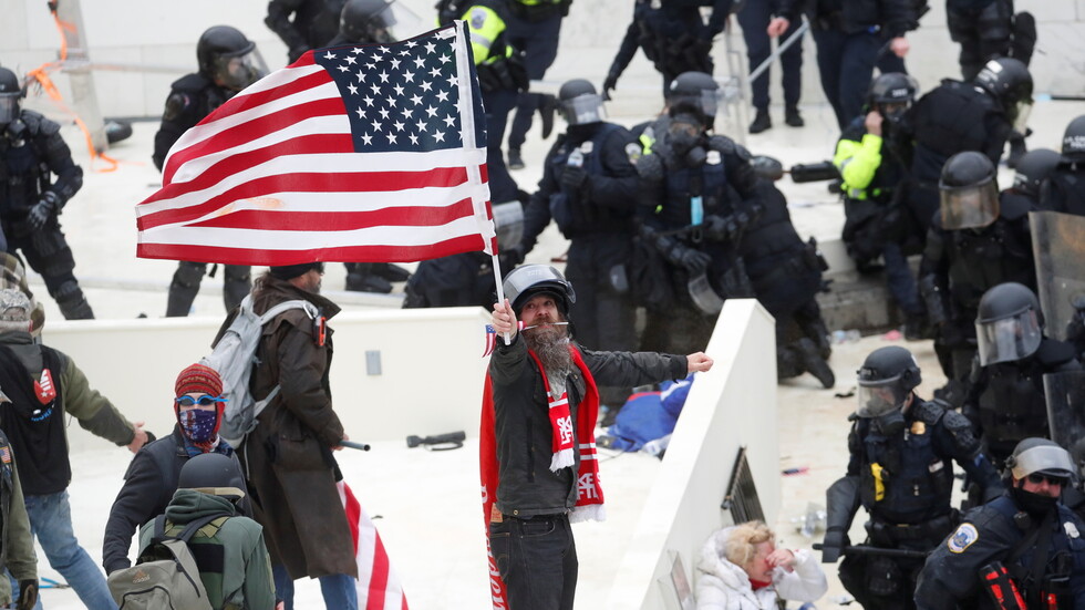 مراسلنا: عمدة واشنطن توسع حالة الطوارئ لأسبوعين وهي المدة المتبقية للرئيس ترامب في الحكم