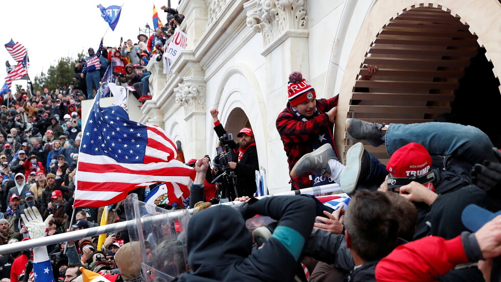 الولايات المتحدة.. سلسلة من الاستقالات عقب اقتحام مبنى الكابيتول