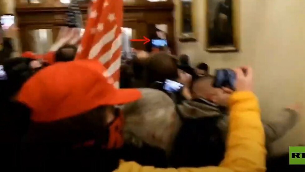 الولايات المتحدة.. لحظة إطلاق رصاصة قاتلة على امرأة أثناء اقتحام مبنى الكابيتول