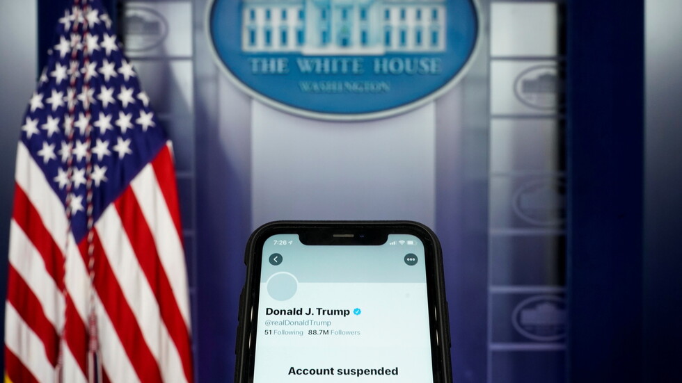 ترامب يشن هجوما على "تويتر" بعد حرمانه من "حرية التعبير"