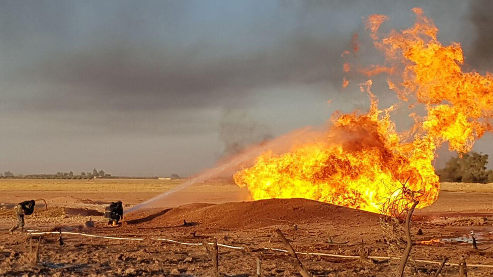 نشطاء سوريون: طيران مسير مجهول يقصف منشأة نفطية قرب الحدود مع تركيا