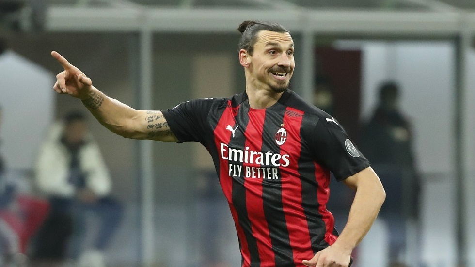 إبراهيموفيتش يخطف الأضواء في لقاء ميلان بحركة على طريقة لاعبي الكاراتيه (فيديو)