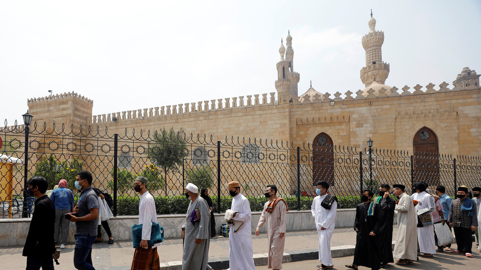 الإفتاء المصرية: لا يجوز لغير الطبيب وصف الدواء للمرضى