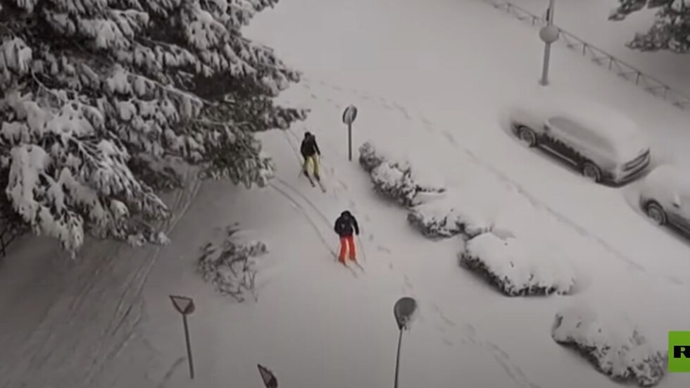 سكان مدريد يتزلجون في الشوارع بعد سقوط ثلوج غير مسبوقة