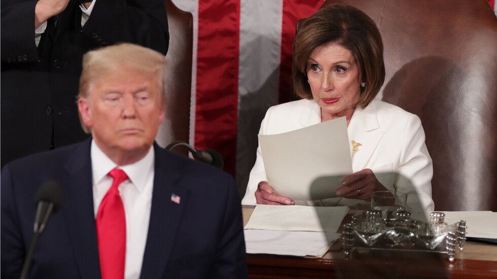 بيلوسي تصف ترامب بـ"الخادم" لبوتين