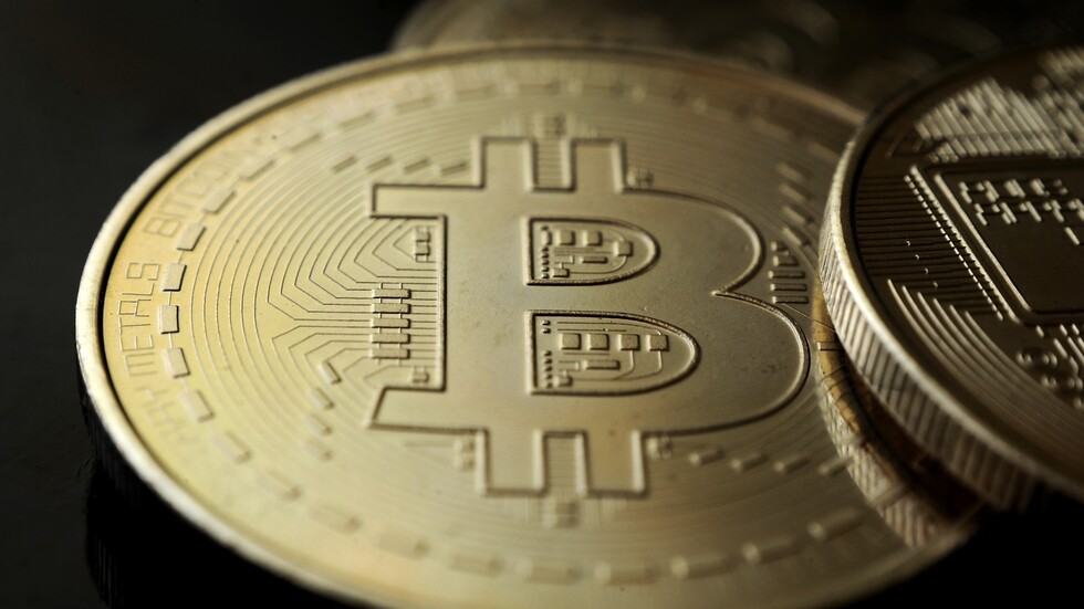 البيتكوين تواصل انخفاضها